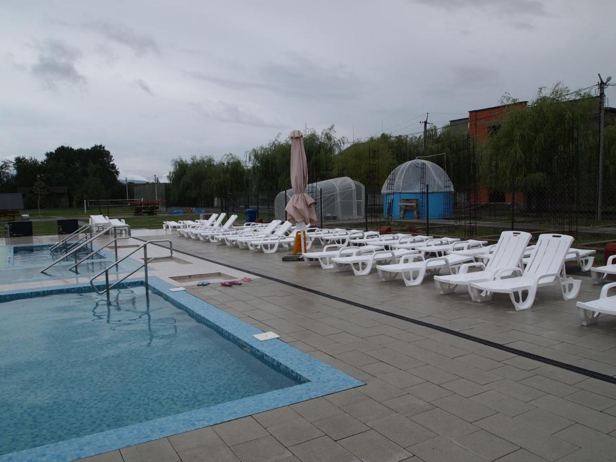 Tulipan Hotel Aquapark Vyshkove Exterior foto