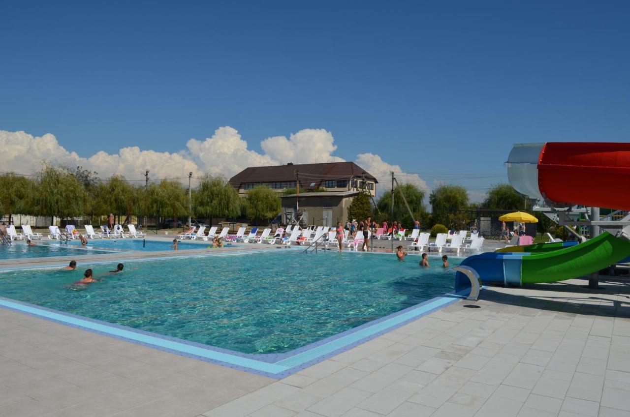 Tulipan Hotel Aquapark Vyshkove Exterior foto